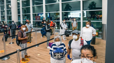 Pasajeros en el aeropuerto de Guayaquil el pasado 13 de junio de 2020.