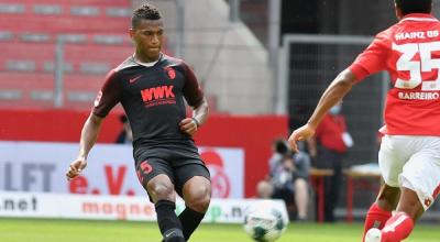 El jugador ecuatoriano, Carlos Grueso, jugando para el Augsburgo de Alemania.