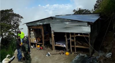 La Policía y el Ejército desmantelaron campamentos usados para la minería ilegal en Azuay, el 24 de junio.