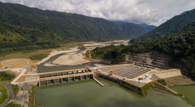 Una panorámica de las obras de captación de la Central Hidroeléctrica Coca Codo Sinclair, a inicios de junio de 2020.