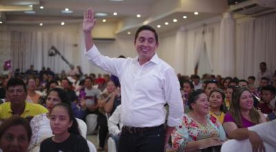 Daniel Mendoza en un evento de campaña realizado en febrero de 2020.