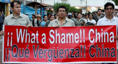 Residentes de Galápagos protestan después de la detención de un barco chino por pesca ilegal en las Islas, 25 de agosto de 2017.