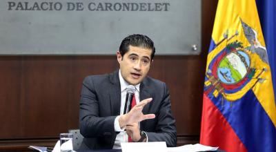El ministro de Finanzas, Richard Martínez, explica en una rueda de prensa la renegociación de la deuda el 3 de agosto de 2020.
