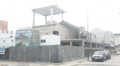 Imagen de la construcción de la Estación Central del Cuerpo de Bomberos de Portoviejo, a cargo de Construvelesa.