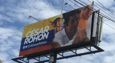 Valla publicitaria de César Rohón, uno de los precandidatos del PSC a la Presidencia de la República.