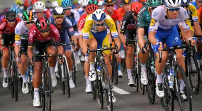 Jhonatan Narváez en el esprint de la segunda etapa del Tour de Valonia, que lo ganó Arnaud Démare, el lunes 17 de agosto de 2020.