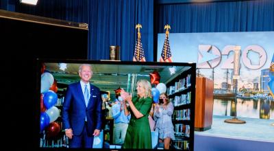 Joe Biden junto a su esposa Jill recibió la nominación del partido demócrata a la Presidencia, el 18 de agosto de 2020.