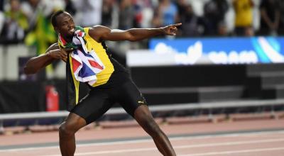 El deportista jamaicano, Usain Bolt, celebrando uno de sus triunfos en pista.