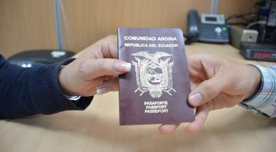 Imagen ilustrativa de un pasaporte ecuatoriano.