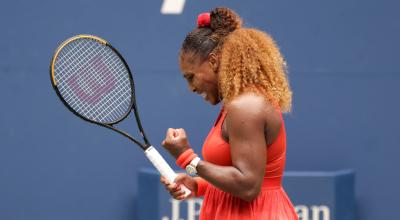 La tenista Serena Williams celebra su victoria y pase a semifinales del US Open, este miércoles 9 de septiembre de 2020.