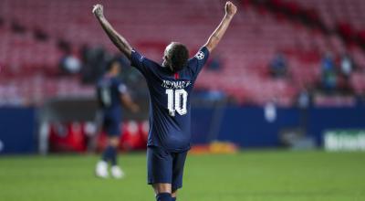 Neymar celebra la victoria frente a Leipzig, por la semifinal de la Champions League en Portugal, el 18 de agosto de 2020.