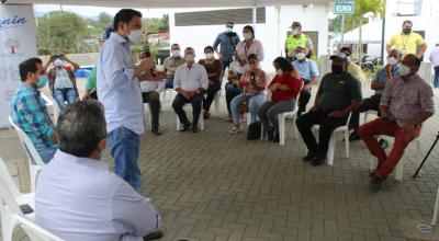 El Ministro de Transporte y Obras Públicas (c), Gabriel Martínez, estuvo en Pedernales el domingo 13 de septiembre. Allí se reunió con el alcalde, Óscar Arcentales, el Gobernador de Manabí, Tito Nilton, y pobladores. Martínez garantizó la construcción del hospital.