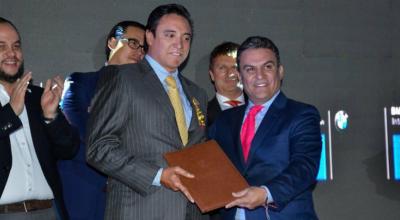 Jorge Oswaldo Chérrez Miño, alias 'El Mago', junto a José Serrano, entonces presidente de la Asamblea Nacional, 26 de agosto de 2017.