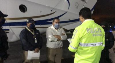 Jacobo Bucaram Pulley arribó al aeropuerto Tababela de Quito a las 21:40 del viernes 25 de septiembre de 2020, procedente de Medellín, Colombia. 