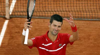 Djokovic festeja el pase a cuartos de final de Roland Garros, el lunes 5 de octubre de 2020.