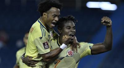 Duvan Zapata y Juan Cuadrado festejan uno de los goles ante Venezuela, el viernes 9 de octubre de 2020.