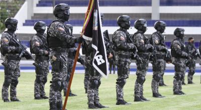 Personal de la Policía Nacional en un evento en la Escuela Superior de Quito, el 30 de septiembre de 2020.