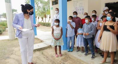 El 7 de septiembre de 2020, la vicepresidenta María Alejandra Muñoz visitó la Unidad Educativa 9 de Mayo, en Machala.