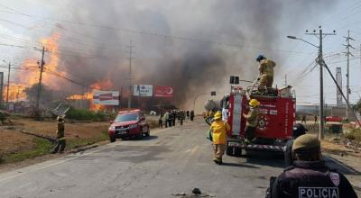 Incendio en la fábrica de Procarsa, en Durán, el 3 de noviembre de 2020. 