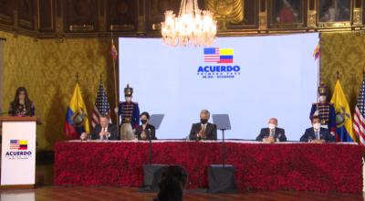 Firma del acuerdo de primera fase entre Estados Unidos y Ecuador en el Palacio de Carondelet, el 8 de diciembre de 2020. 