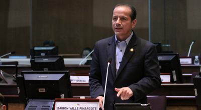 El asambleísta Bairon Valle en una sesión del Pleno.