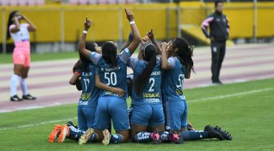 Las jugadoras de El Nacional festejan uno de los goles ante Ñañas, en el Atahualpa, el 16 de diciembre de 2020.