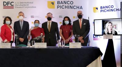 Firma del acuerdo entre DFC y Banco Pichincha para de desembolso de USD 150 millones para incrementar préstamos dirigidos a mujeres emprendedoras y empresarias, el 16 de diciembre de 2020. 