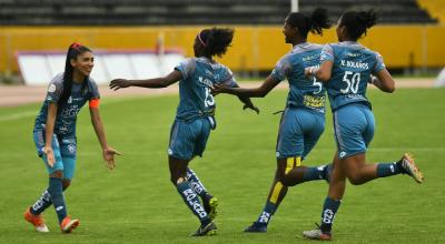 Las jugadoras de El Nacional celebran un gol convertido en la final de ida de la Superliga 2020.