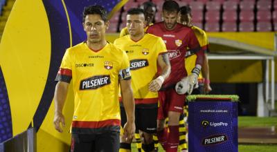 Los jugadores de Barcelona saltan a la cancha al partido contra Universidad Católica, el domingo 20 de diciembre de 2020. 