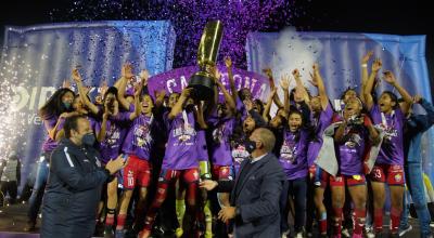 Las jugadoras de El Nacional festejan el título de la Superliga femenina 2020, el lunes 21 de diciembre.