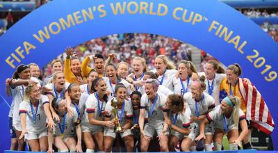 L selección de Estados Unidos celebra el campeonato Mundial 2019.