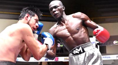 El boxeador ecuatoriano, Abel 'Authentic' Mina, durante uno de sus combates a nivel profesional.