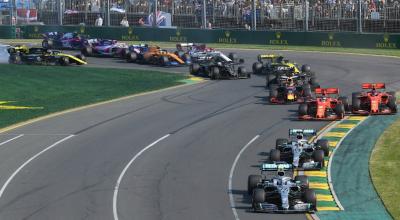 Inicio del Gran Premio de Australia en 2019, en donde Valtteri Bottas lidera la carrera.