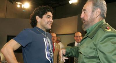 Diego Maradona junto a Fidel Castro durante uno de sus tantos encuentros. 