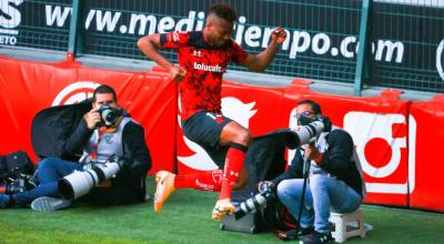 Michael Estrada festeja el tercer gol conseguido por Toluca en la victoria ante el Querétaro en el estadio Nemesio Diez, este domingo 10 de enero de 2021.