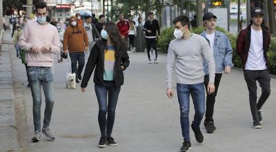 Los vecinos de Madrid caminan durante las horas autorizadas para actividades deportivas durante la crisis de salud debido a la pandemia del coronavirus. 21 de mayo de 2020.