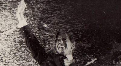 Mario Vargas Llosa en plena campaña presidencial en Perú, en los años 90.