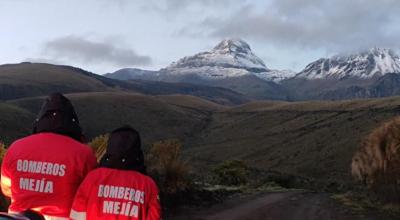 Los bomberos de Mejía, Latacunga y Sigchos, trabajaron con la ASEGUIM y GIR durante el viernes 22 de enero de 2021, en la búsqueda de dos personas desaparecidas en Los Ilinizas.