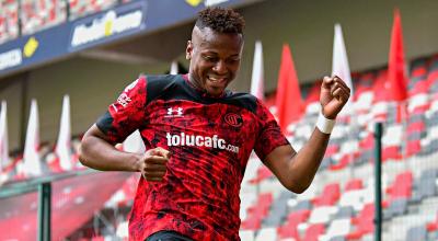 El ecuatoriano Michael Estrada festeja su gol de penal ante el Necaxa, por la liga mexicana, el domingo 24 de enero de 2021.