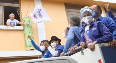 Guillermo Lasso, presidenciable del movimiento Creo, en un recorrido por Latacunga. 28 de enero de 2021.