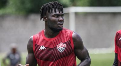 El delantero ecuatoriano Jordy Caicedo, en un entrenamiento con su exequipo, el Vitória brasileño.