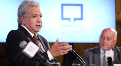 El presidente Lenín Moreno junto con el ministro de Economía, Mauricio Pozo, durante un encuentro con la prensa, el 2 de febrero de 2021.