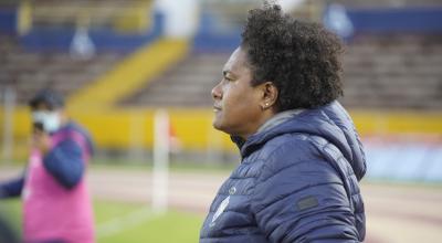 La directora técnica ecuatoriana dirigiendo un partido de la Superliga 2020 con El Nacional.