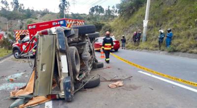 Un vehículo accidentado en la avenida Simón Bolívar de Quito, el 27 de febrero de 2021.