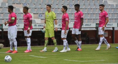 Los jugadores de Independiente del Valle antes de empezar el partido ante Macará, el 28 de febrero de 2021.