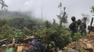 Un grupo de militares realizó un patrullaje en las minas de La Merced de Buenos Aires, en Imbabura, el 10 de marzo de 2021. 