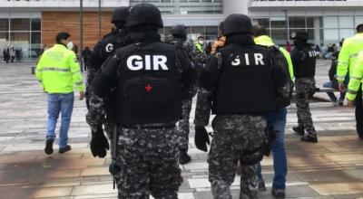 Foto referencial de miembros del GIR, de la Policía durante un allanamiento en marzo de 2021. 