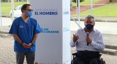 El presidente Lenín Moreno y el ministro de Salud, Mauro Falconí, visitaron el Hospital Monte Sinaí, en Guayaquil, el 23 de marzo de 2021.