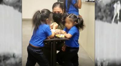 Las niñas ecuatorianas lograron comunicarse con sus padres en Nueva York. 