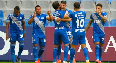 Facundo Barceló y sus compañeros celebran el 1-0 frente a Macará en la Copa Sudamericana 2021, el martes 6 de abril.